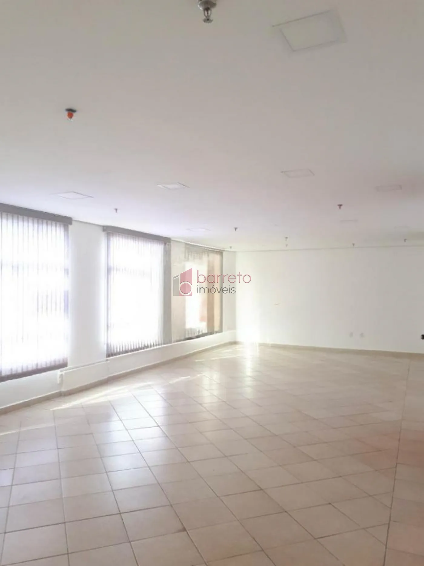 SALA À VENDA NO EDIFÍCIO CENTRO COMERCIAL TEBAS – JUNDIAÍ/SP