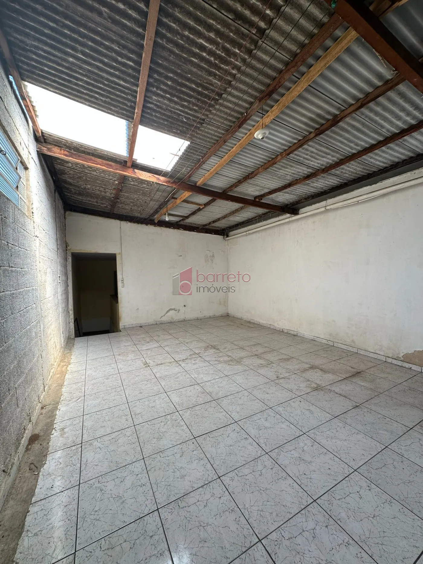 CASA À VENDA OU LOCAÇÃO, RESIDENCIAL NO BAIRRO DOS FERNANDES, JUNDIAÍ