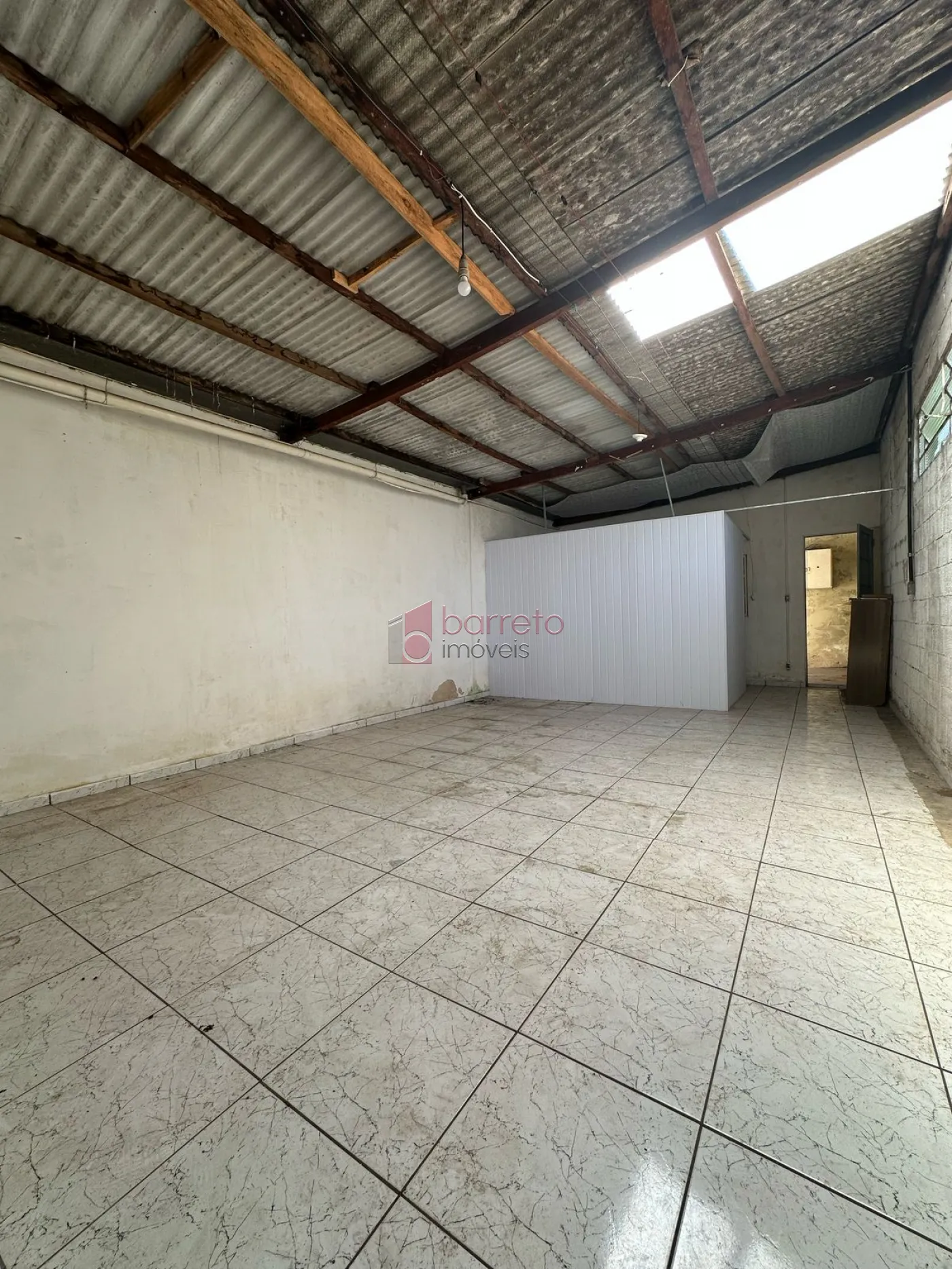 CASA À VENDA OU LOCAÇÃO, RESIDENCIAL NO BAIRRO DOS FERNANDES, JUNDIAÍ