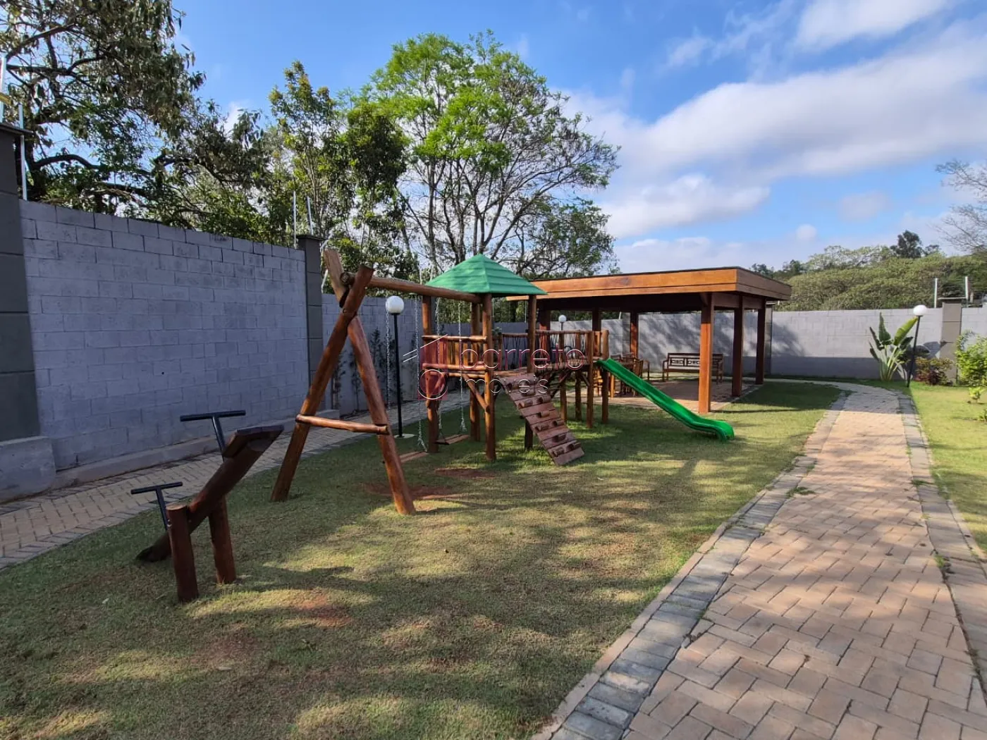 TERRENO À VENDA NO CONDOMÍNIO PARQUE DAS CAMÉLIAS – MEDEIROS – JUNDIAÍ/SP
