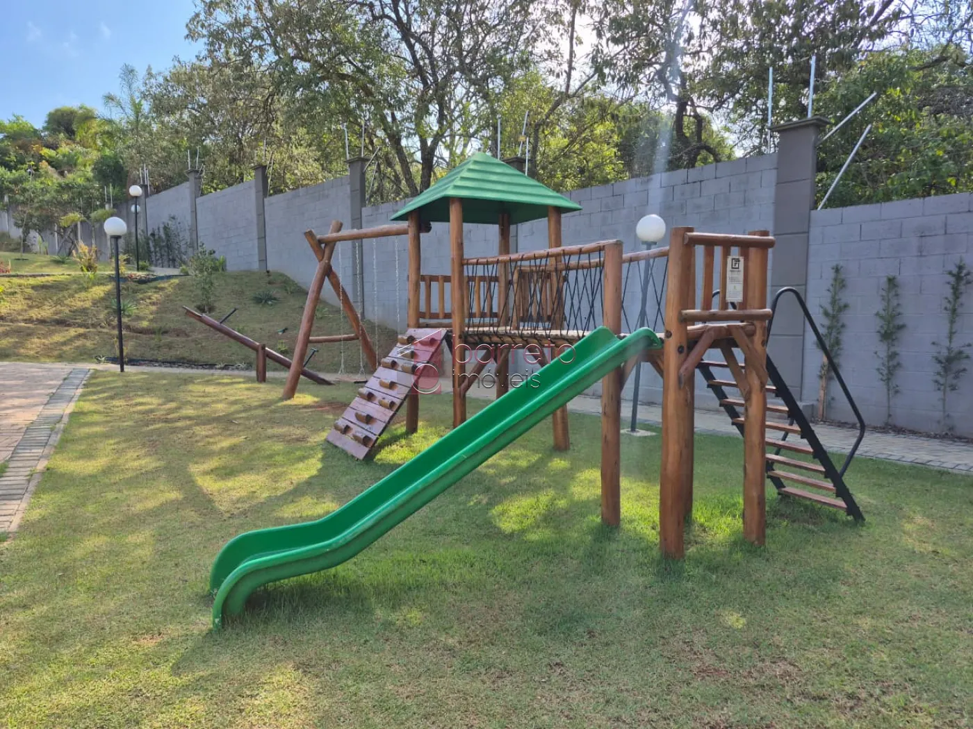 TERRENO À VENDA NO CONDOMÍNIO PARQUE DAS CAMÉLIAS – MEDEIROS – JUNDIAÍ/SP