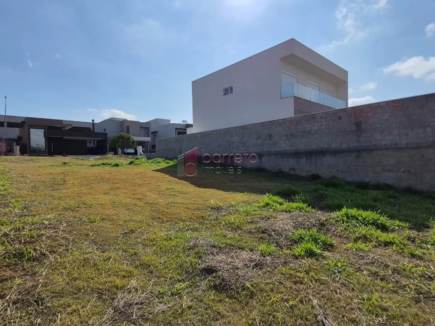 TERRENO À VENDA NO CONDOMÍNIO PARQUE DAS CAMÉLIAS – MEDEIROS – JUNDIAÍ/SP