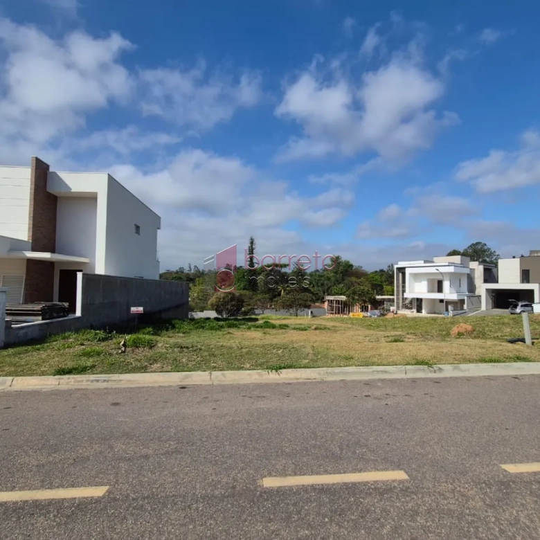 TERRENO À VENDA NO CONDOMÍNIO PARQUE DAS CAMÉLIAS – MEDEIROS – JUNDIAÍ/SP