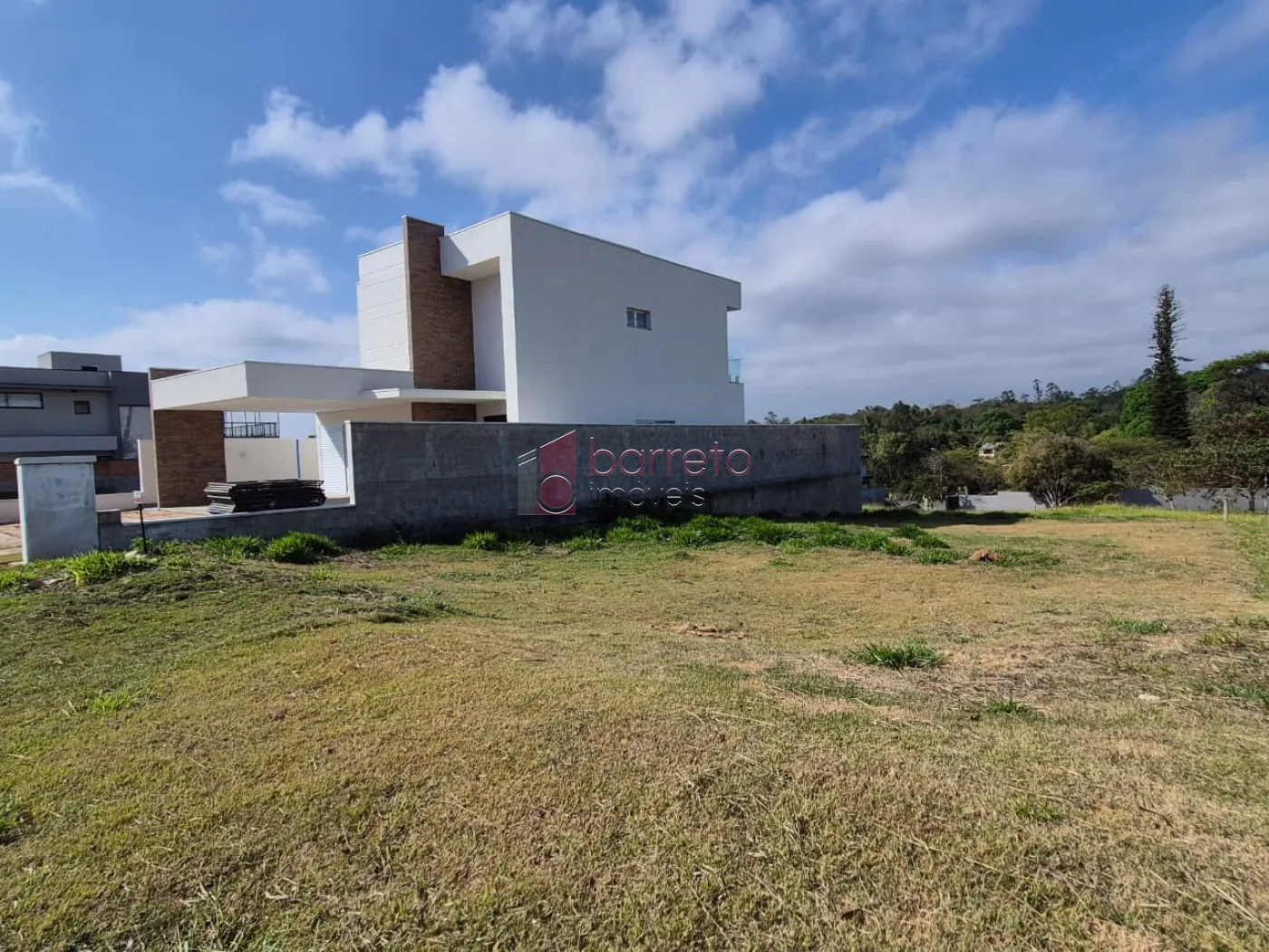 TERRENO À VENDA NO CONDOMÍNIO PARQUE DAS CAMÉLIAS – MEDEIROS – JUNDIAÍ/SP