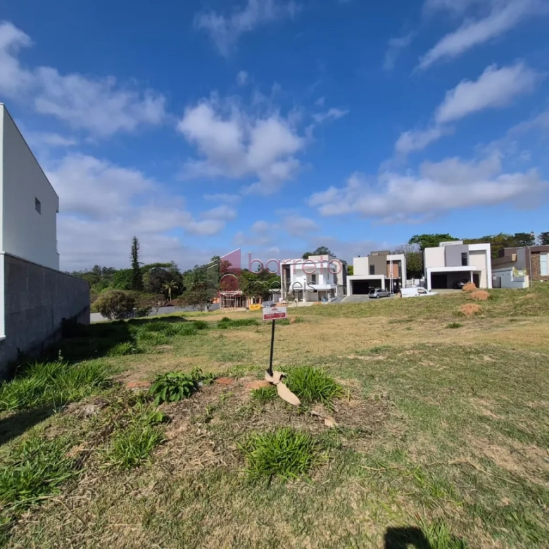 TERRENO À VENDA NO CONDOMÍNIO PARQUE DAS CAMÉLIAS – MEDEIROS – JUNDIAÍ/SP