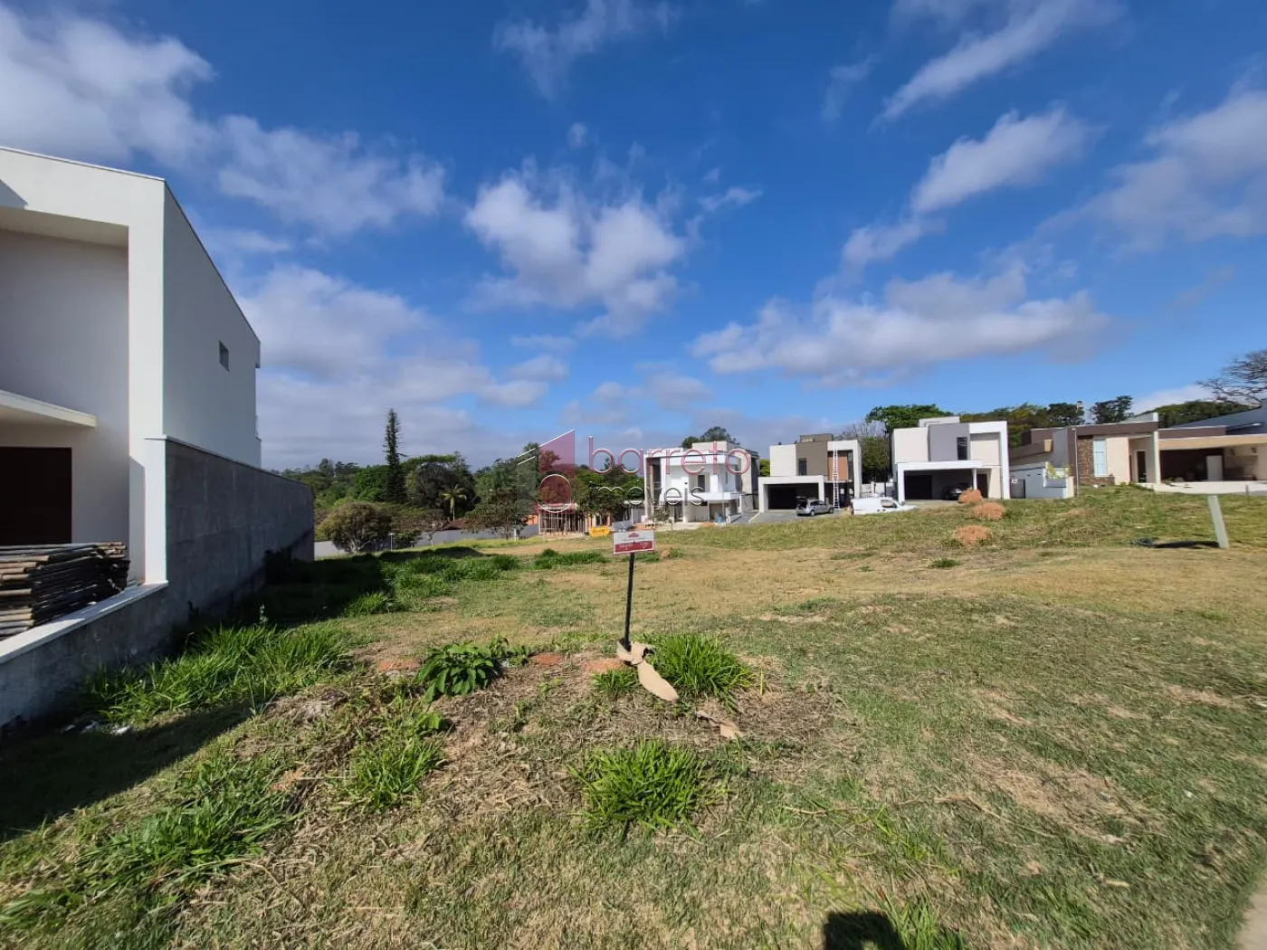 TERRENO À VENDA NO CONDOMÍNIO PARQUE DAS CAMÉLIAS – MEDEIROS – JUNDIAÍ/SP