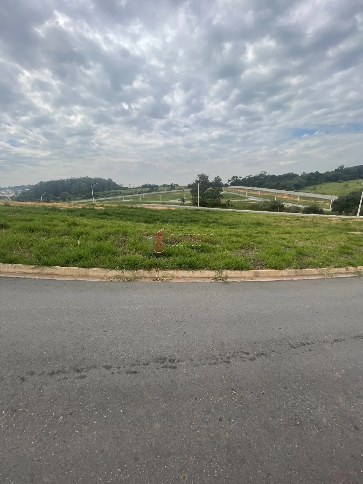 TERRENO À VENDA NO CONDOMÍNIO RESIDENCIAL LAGO AZUL – JUNDIAÍ/SP