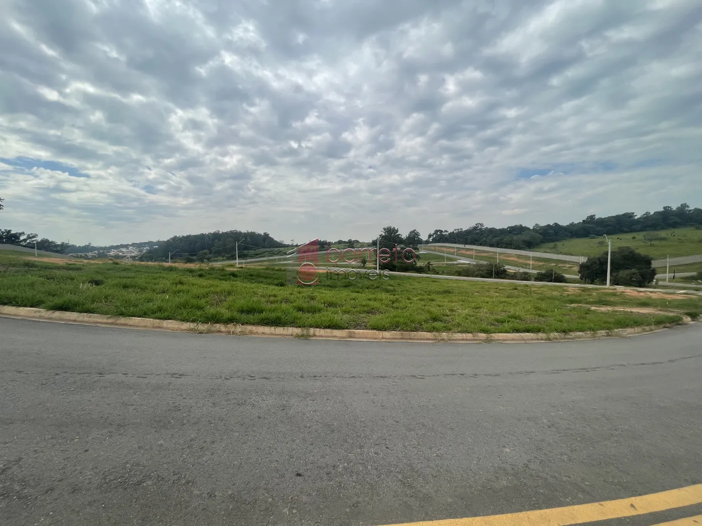 TERRENO À VENDA NO CONDOMÍNIO RESIDENCIAL LAGO AZUL – JUNDIAÍ/SP