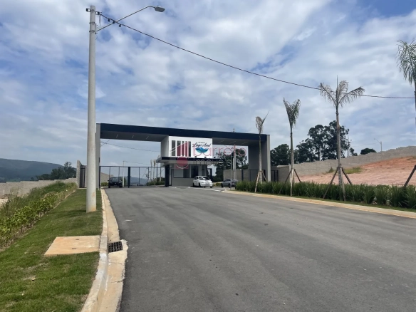 TERRENO À VENDA NO CONDOMÍNIO RESIDENCIAL LAGO AZUL – JUNDIAÍ/SP