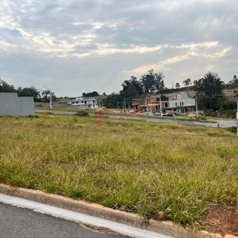 TERRENO À VENDA NO CONDOMÍNIO RESIDENCIAL LAGO AZUL EM JUNDIAÍ/SP