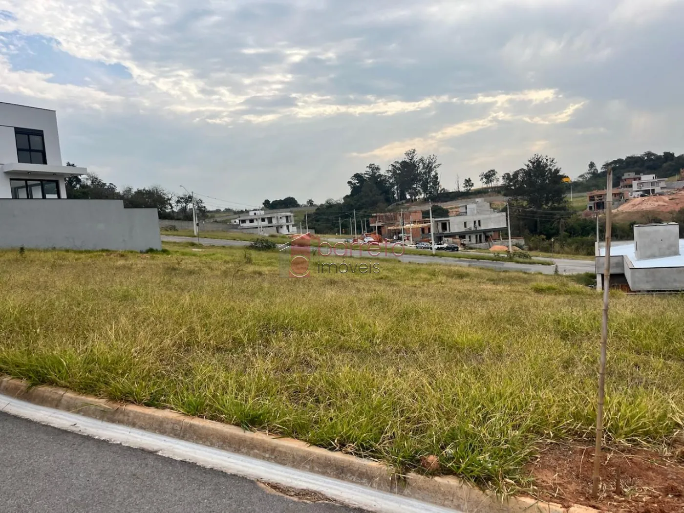 TERRENO À VENDA NO CONDOMÍNIO RESIDENCIAL LAGO AZUL EM JUNDIAÍ/SP