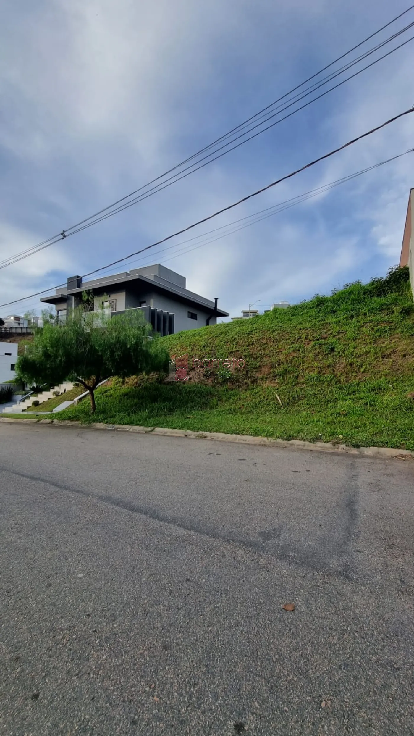 BELO LOTE COM PROJETO APROVADO À VENDA NO CONDOMÍNIO TERRAS DE JUNDIAÍ – BAIRRO CAXAMBU – JUNDIAÍ/SP