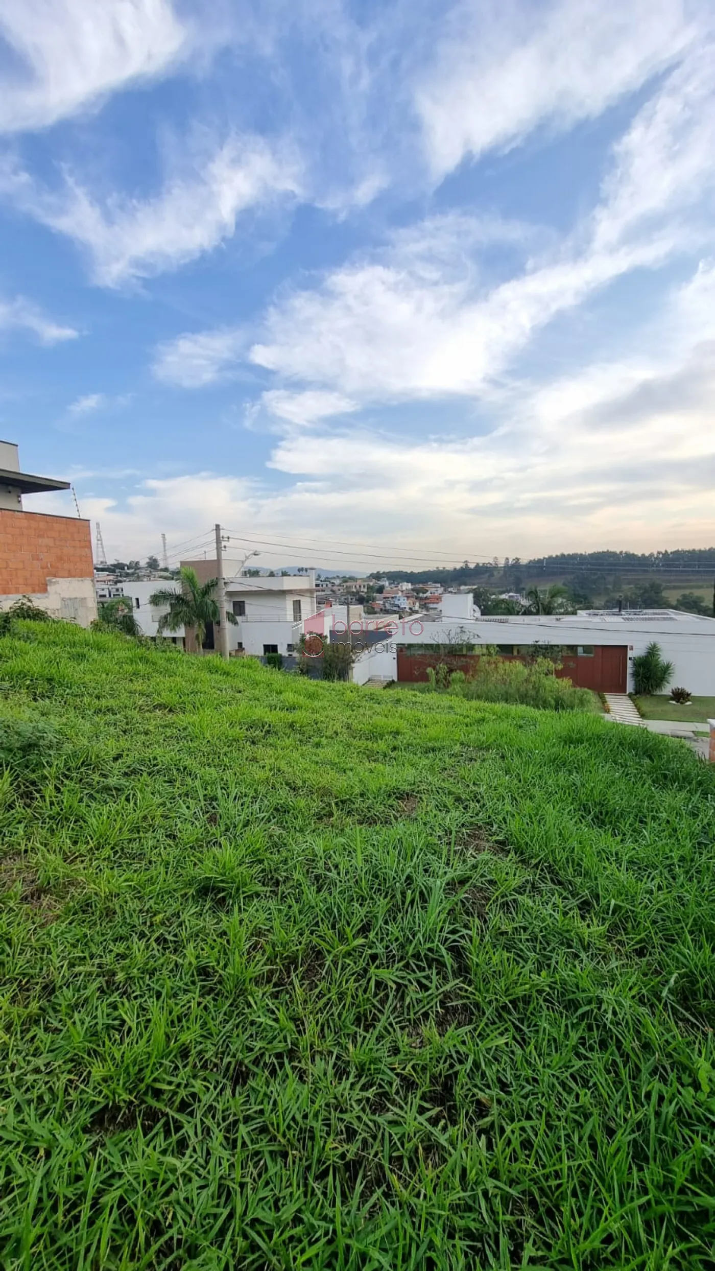 BELO LOTE COM PROJETO APROVADO À VENDA NO CONDOMÍNIO TERRAS DE JUNDIAÍ – BAIRRO CAXAMBU – JUNDIAÍ/SP