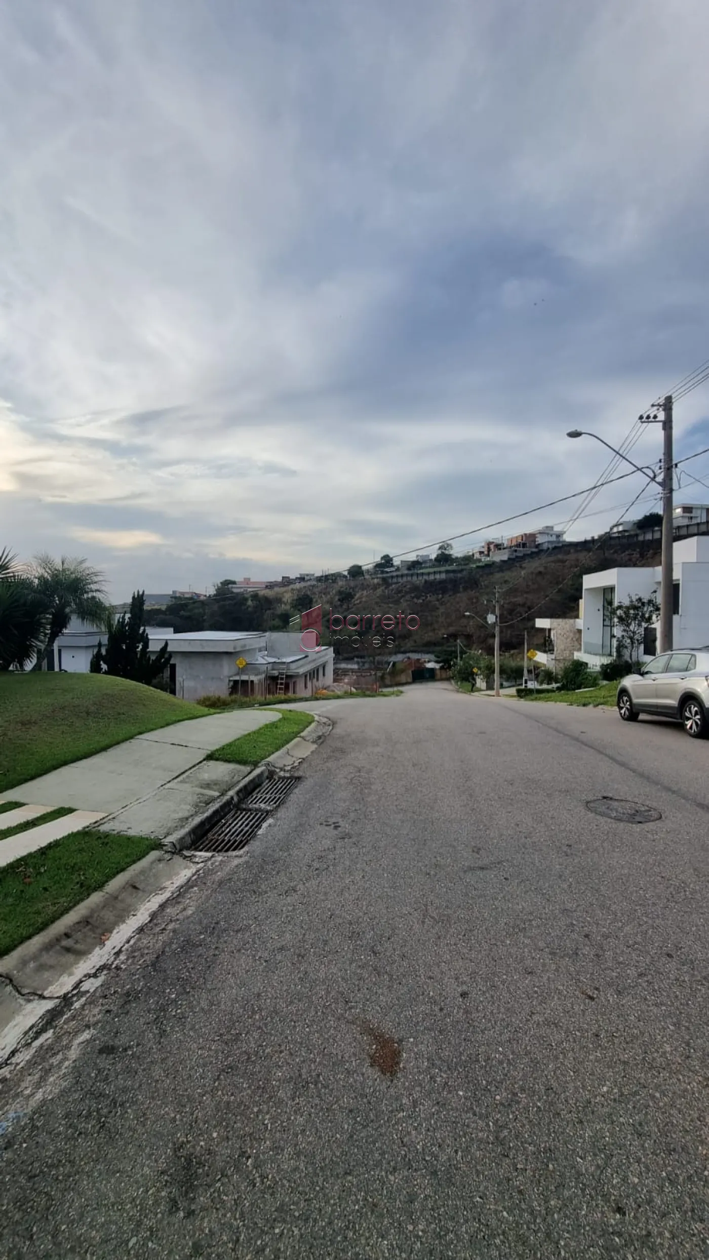 BELO LOTE COM PROJETO APROVADO À VENDA NO CONDOMÍNIO TERRAS DE JUNDIAÍ – BAIRRO CAXAMBU – JUNDIAÍ/SP