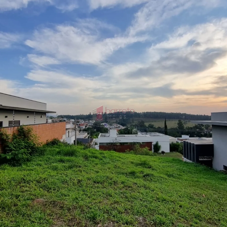 BELO LOTE COM PROJETO APROVADO À VENDA NO CONDOMÍNIO TERRAS DE JUNDIAÍ – BAIRRO CAXAMBU – JUNDIAÍ/SP