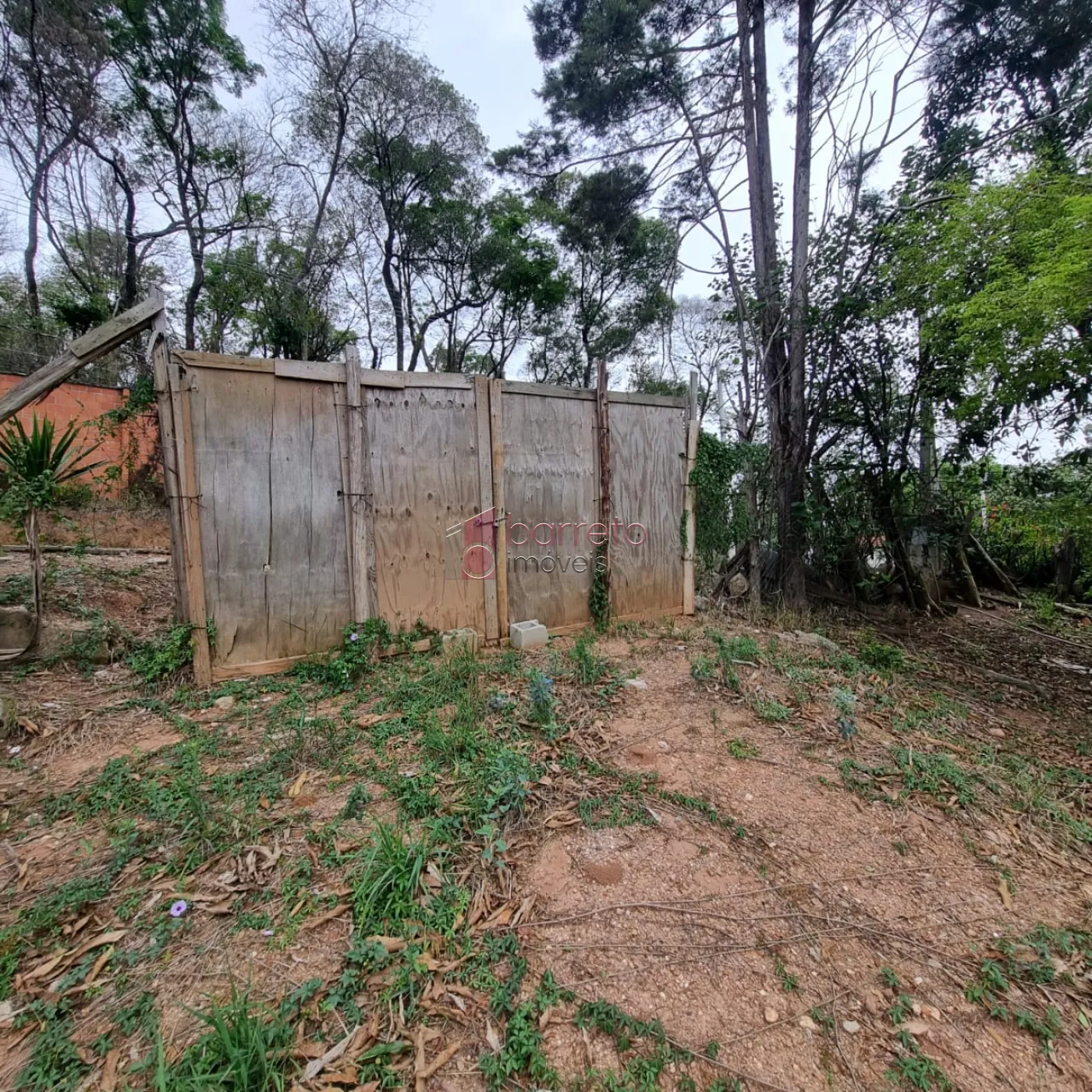 TERRENO DE ESQUINA  À VENDA NAS IMEDIAÇÕES DO ENGORDADOURO – JUNDIAÍ/SP