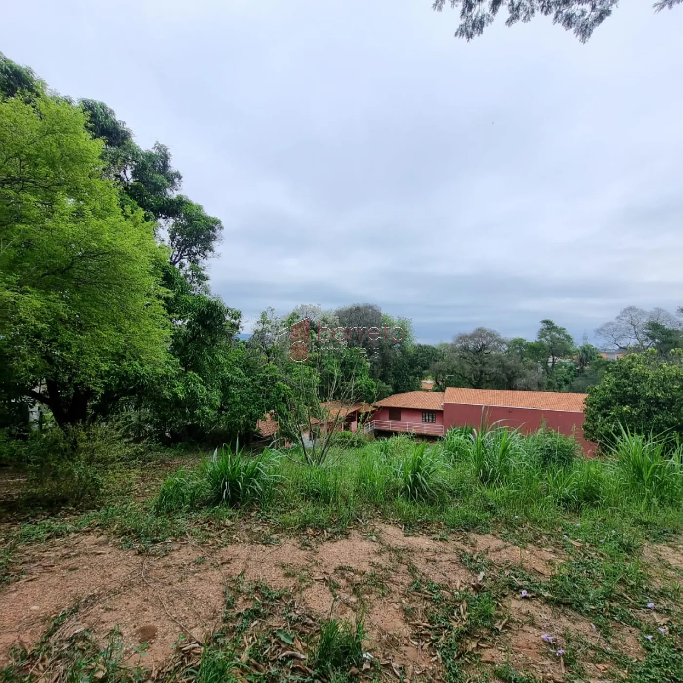 TERRENO DE ESQUINA  À VENDA NAS IMEDIAÇÕES DO ENGORDADOURO – JUNDIAÍ/SP