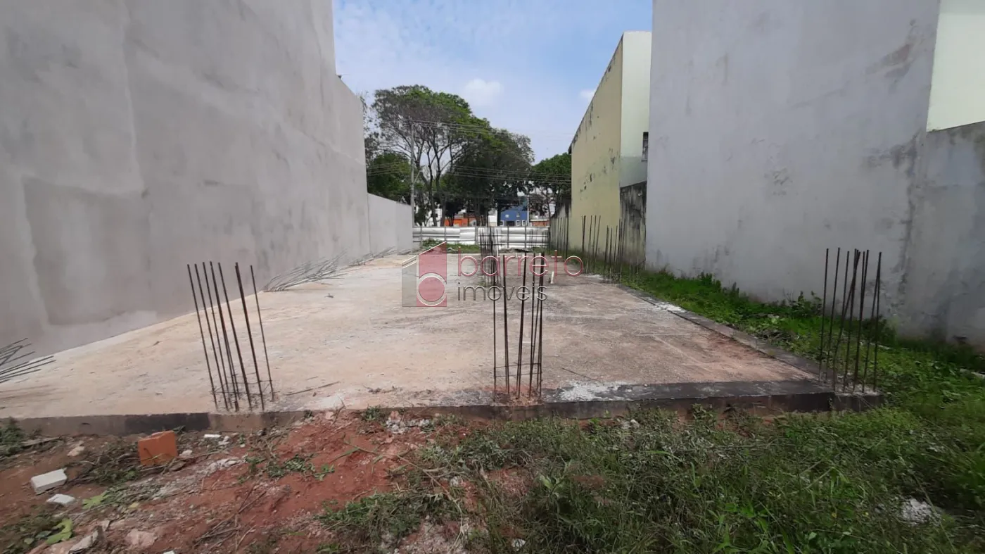 Oportunidade de investimento, terreno com possibilidade mista (Comercial ou Residencial)