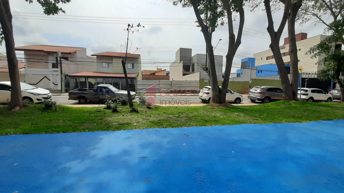 Oportunidade de investimento, terreno com possibilidade mista (Comercial ou Residencial)