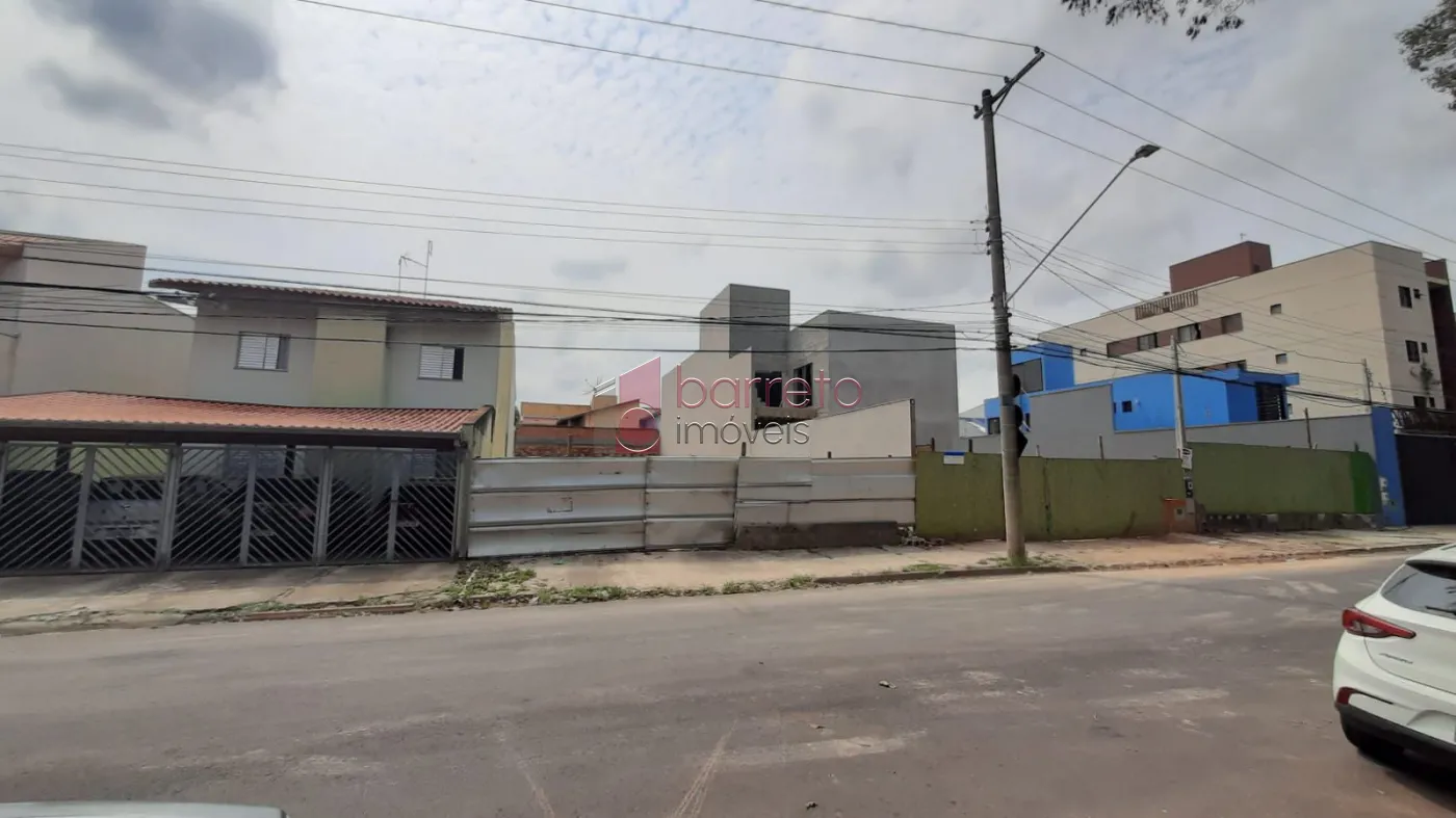 Oportunidade de investimento, terreno com possibilidade mista (Comercial ou Residencial)