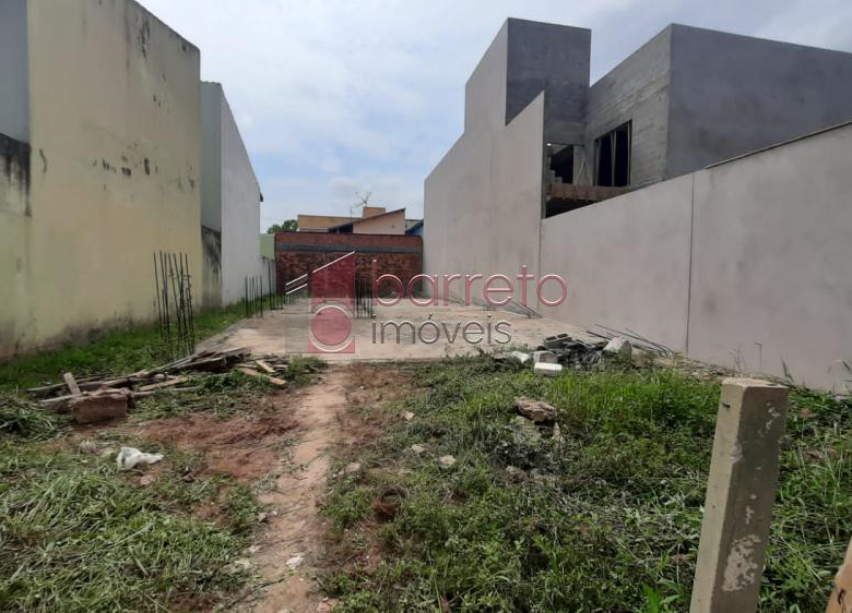 Oportunidade de investimento, terreno com possibilidade mista (Comercial ou Residencial)