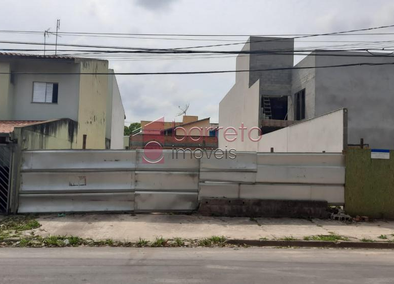 Oportunidade de investimento, terreno com possibilidade mista (Comercial ou Residencial)