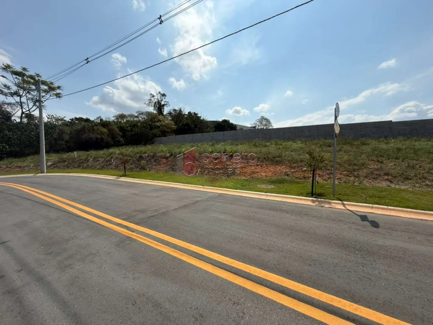 TERRENO COM ÓTIMA TOPOGRAFIA À VENDA NO CONDOMÍNIO RESERVA DI TAMAI EM LOUVEIRA/SP