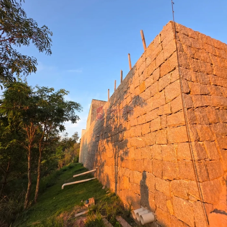 TERRENO À VENDA NO CONDOMÍNIO RESERVA JATOBÁS EM LOUVEIRA/SP