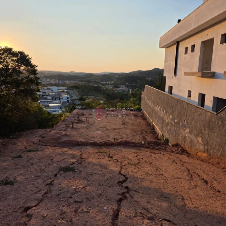 TERRENO À VENDA NO CONDOMÍNIO RESERVA JATOBÁS EM LOUVEIRA/SP