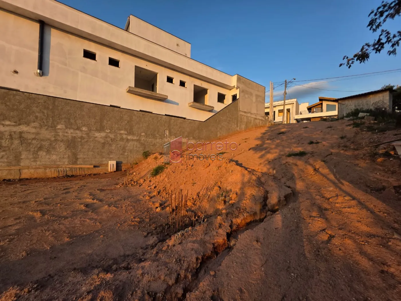 TERRENO À VENDA NO CONDOMÍNIO RESERVA JATOBÁS EM LOUVEIRA/SP