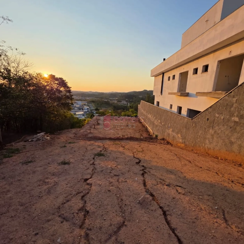 TERRENO À VENDA NO CONDOMÍNIO RESERVA JATOBÁS EM LOUVEIRA/SP