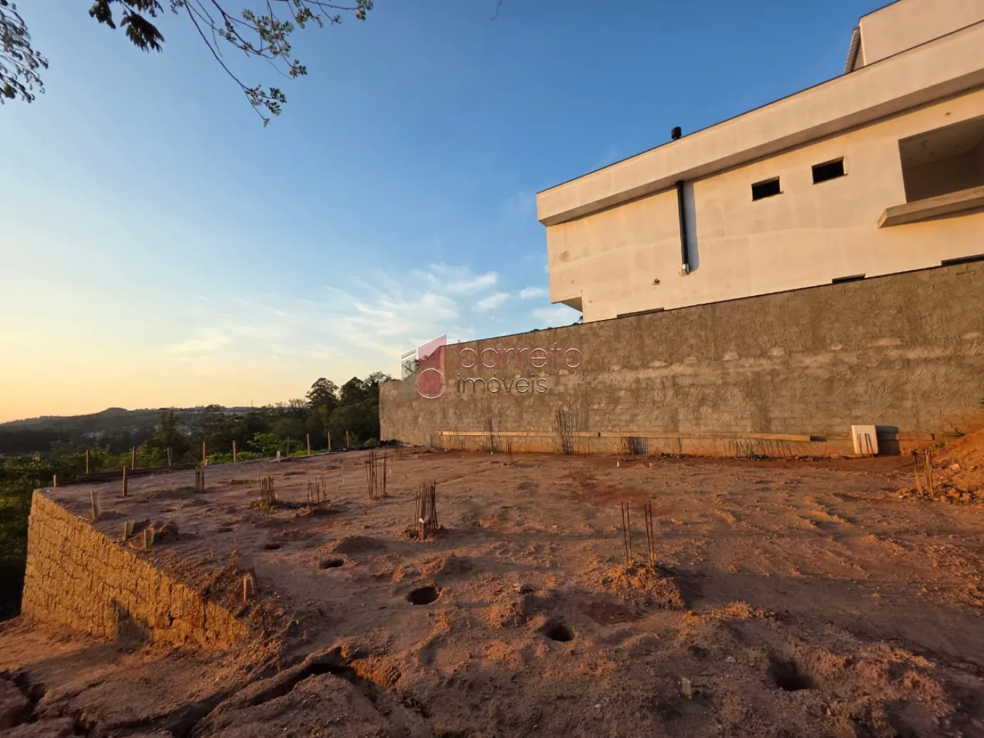 TERRENO À VENDA NO CONDOMÍNIO RESERVA JATOBÁS EM LOUVEIRA/SP