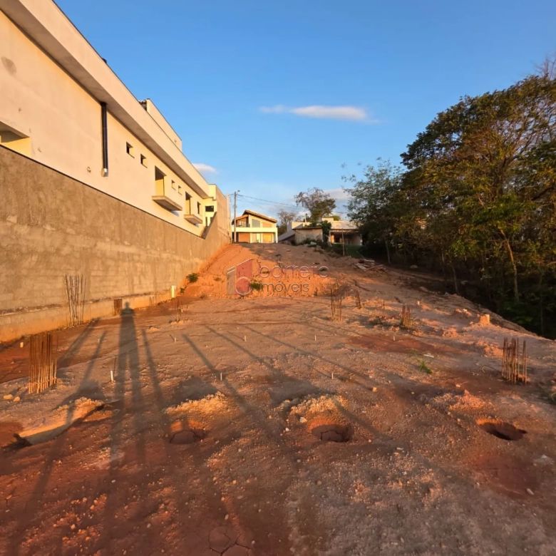 TERRENO À VENDA NO CONDOMÍNIO RESERVA JATOBÁS EM LOUVEIRA/SP