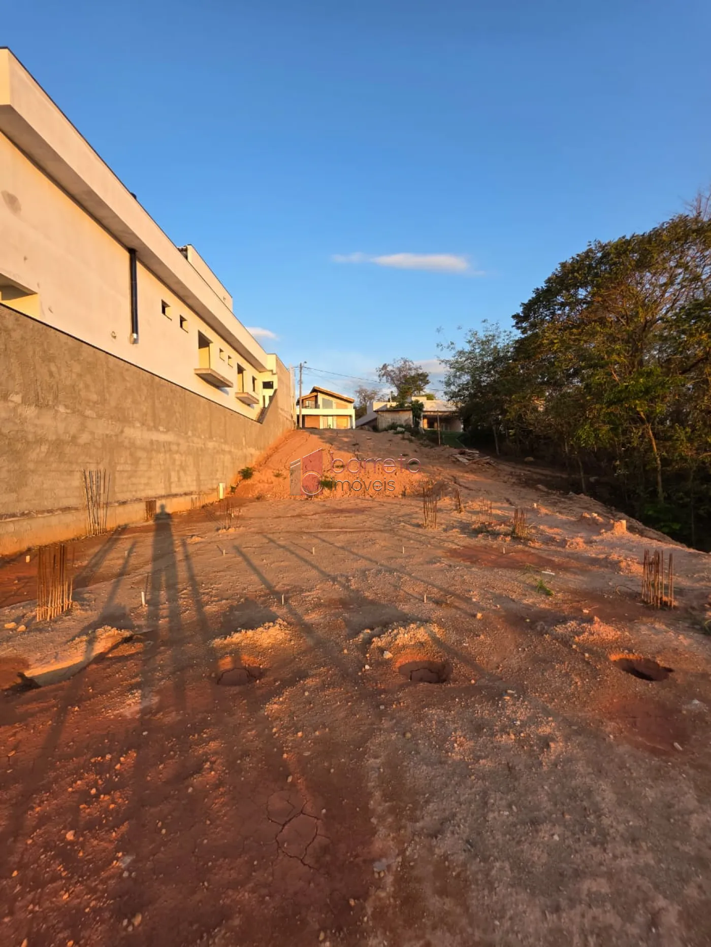 TERRENO À VENDA NO CONDOMÍNIO RESERVA JATOBÁS EM LOUVEIRA/SP