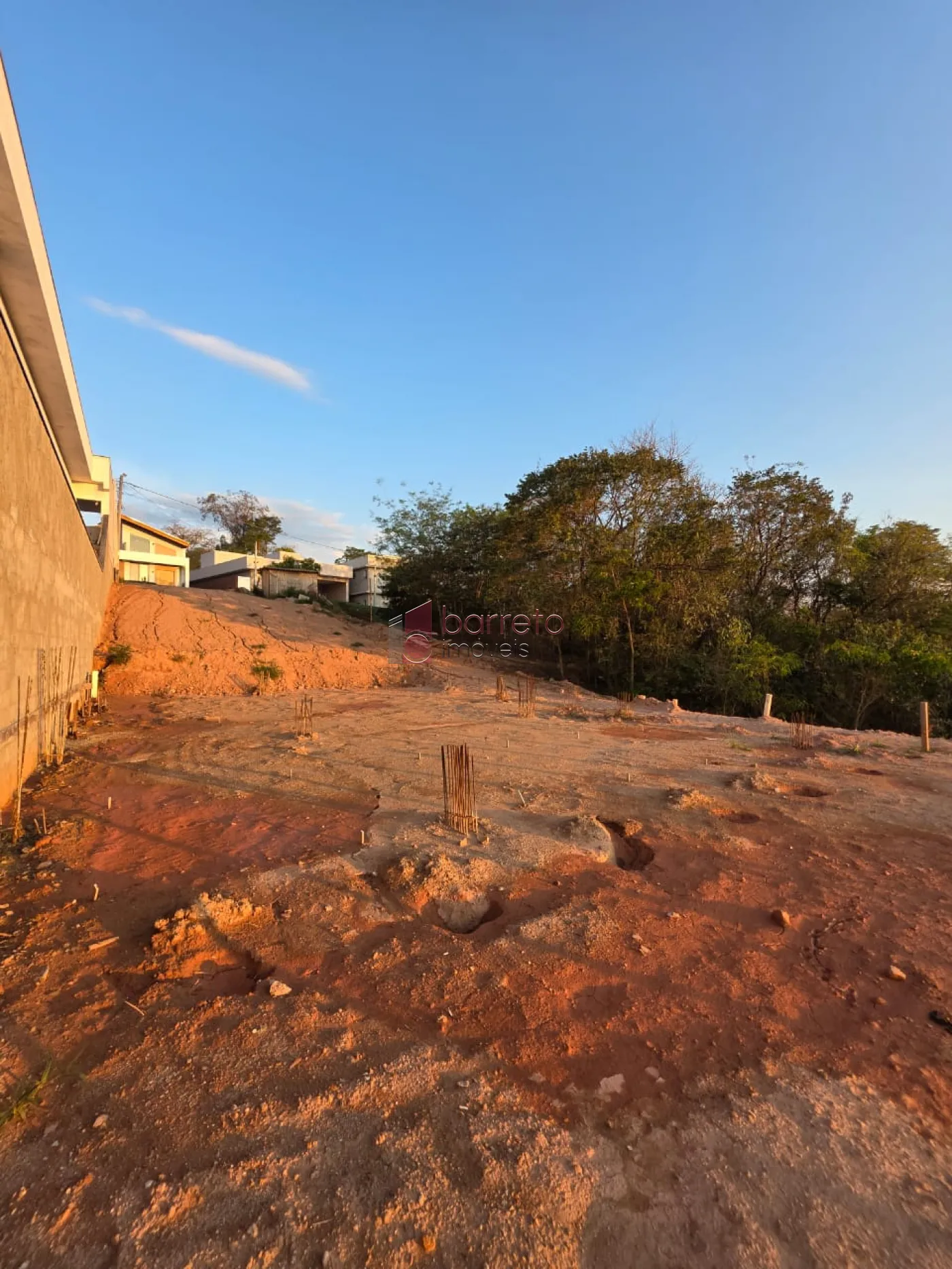 TERRENO À VENDA NO CONDOMÍNIO RESERVA JATOBÁS EM LOUVEIRA/SP