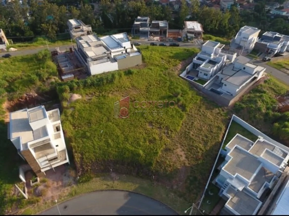 TERRENO À VENDA NO CONDOMÍNIO RESERVA JATOBÁS EM LOUVEIRA/SP