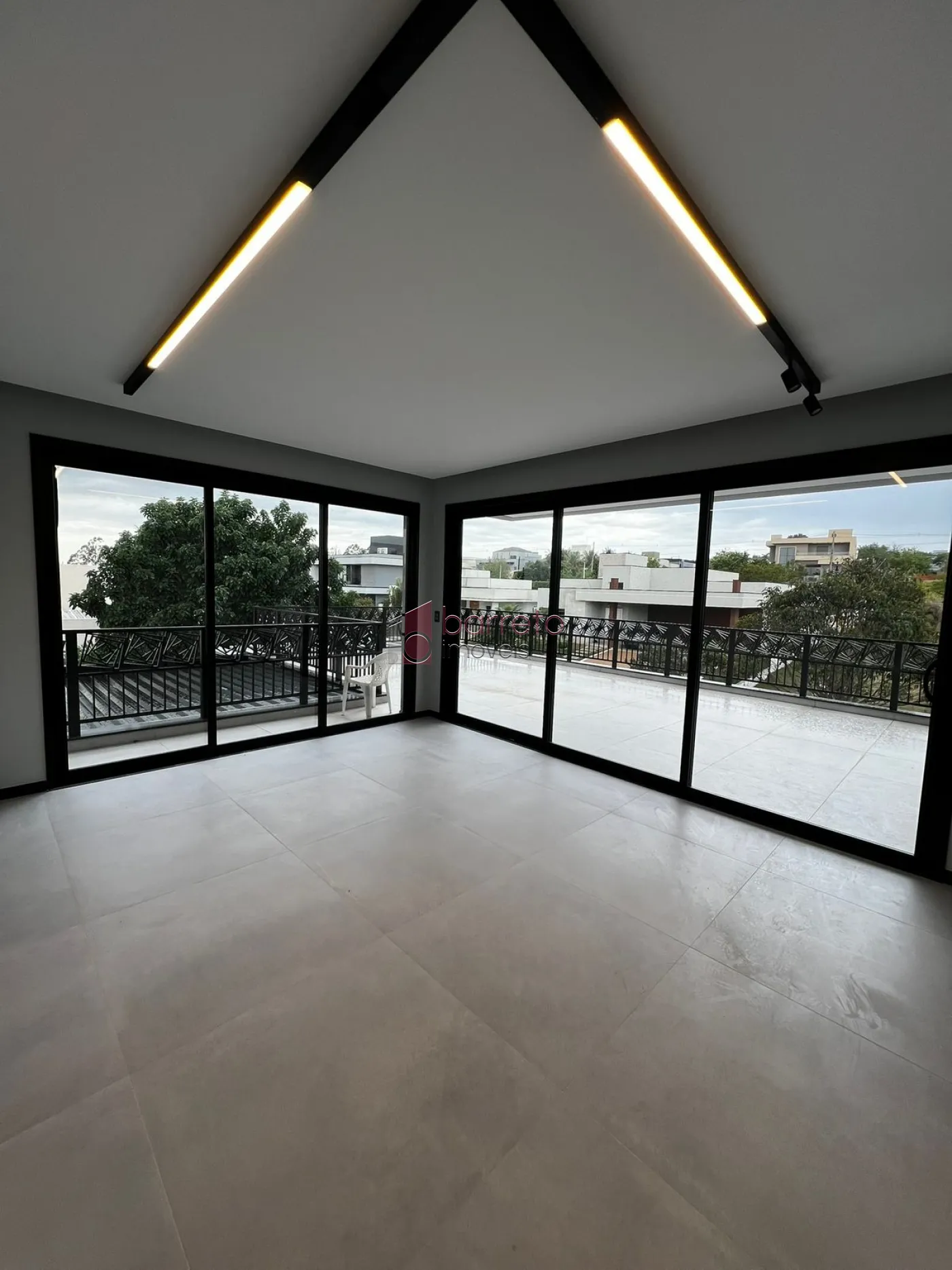 CASA À VENDA NO CONDOMÍNIO PALMEIRAS IMPERIAIS – ITAPECERICA – SALTO/SP