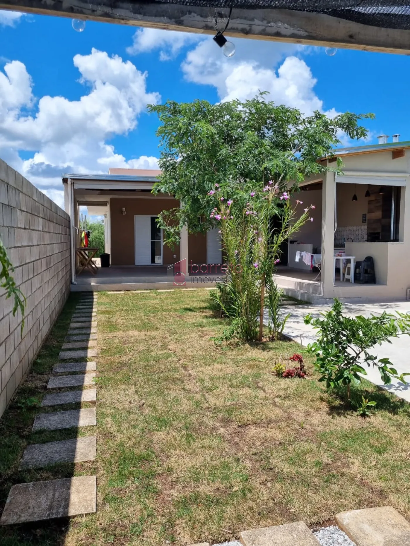 CASA À VENDA NO CONDOMÍNIO CHACUR – VÁRZEA PAULISTA/SP