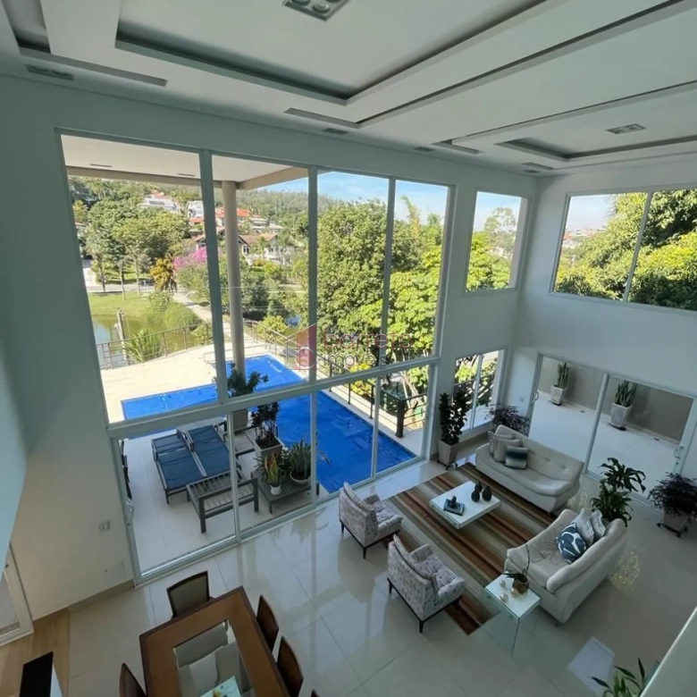 CASA À VENDA NO CONDOMÍNIO ESTÂNCIA MARAMBAIA EM VINHEDO/SP