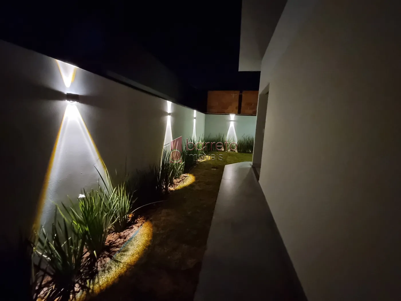 CASA À VENDA NO BAIRRO PINHEIRINHO EM VINHEDO/SP