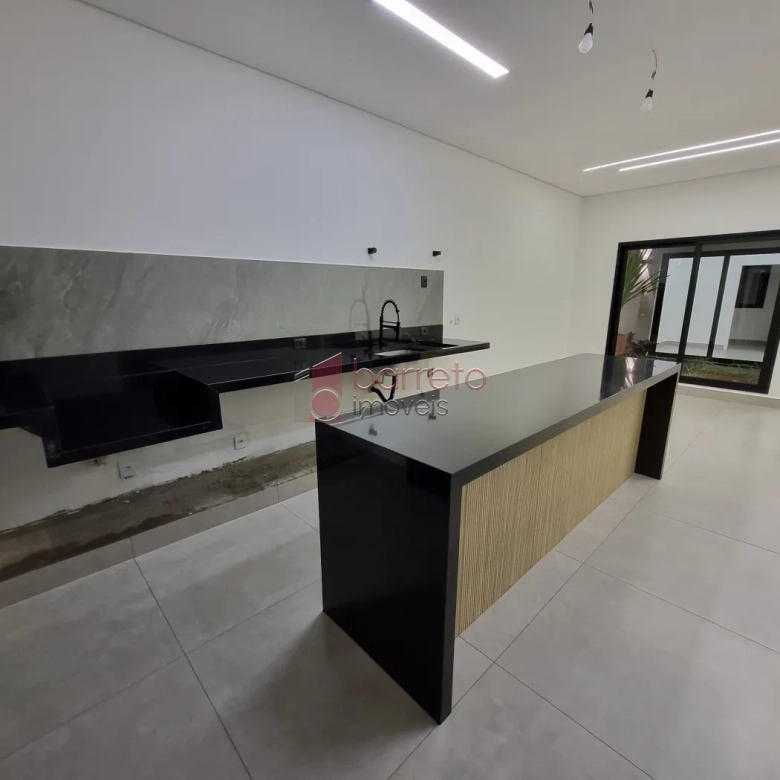 CASA À VENDA NO BAIRRO PINHEIRINHO EM VINHEDO/SP