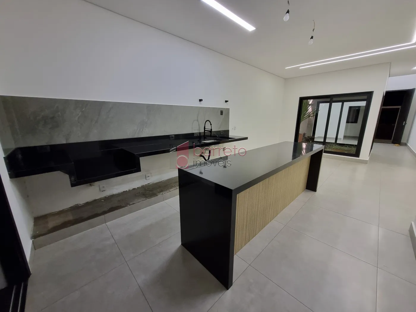 CASA À VENDA NO BAIRRO PINHEIRINHO EM VINHEDO/SP