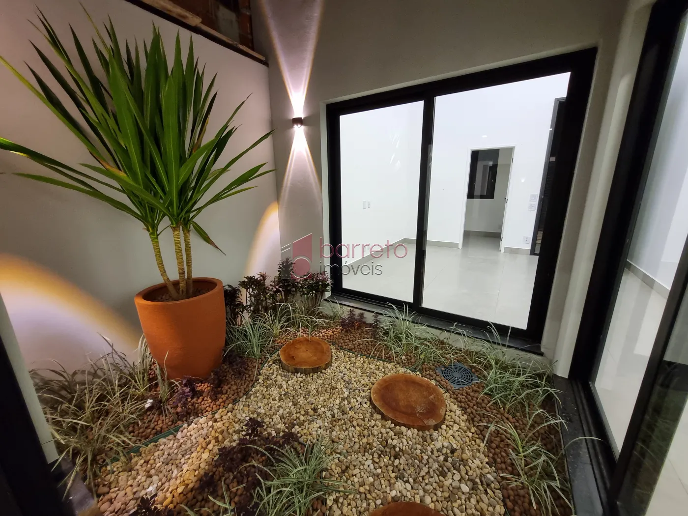 CASA À VENDA NO BAIRRO PINHEIRINHO EM VINHEDO/SP