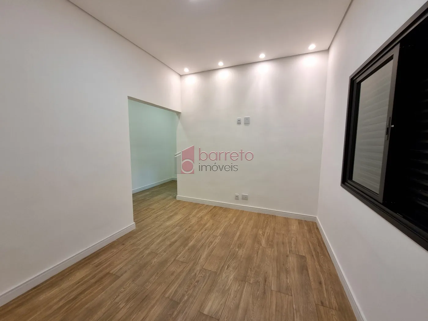 CASA À VENDA NO BAIRRO PINHEIRINHO EM VINHEDO/SP