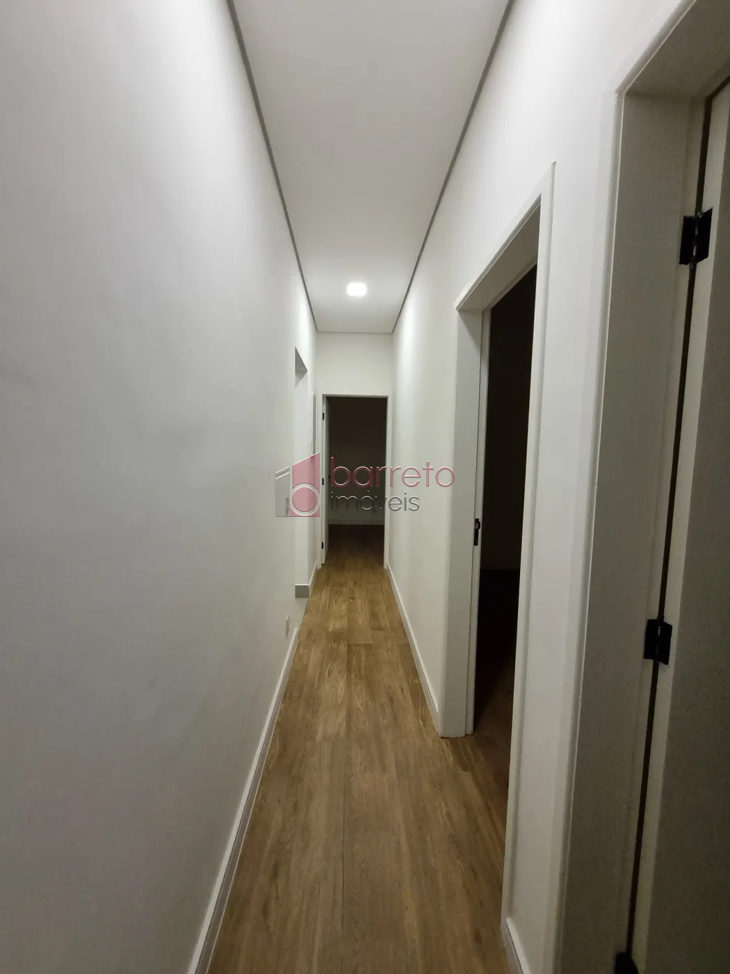 CASA À VENDA NO BAIRRO PINHEIRINHO EM VINHEDO/SP
