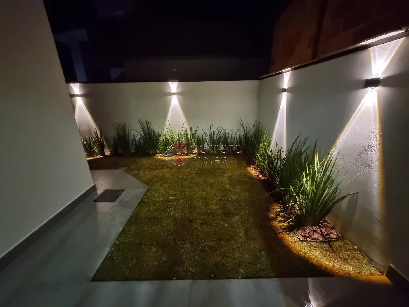 CASA À VENDA NO BAIRRO PINHEIRINHO EM VINHEDO/SP