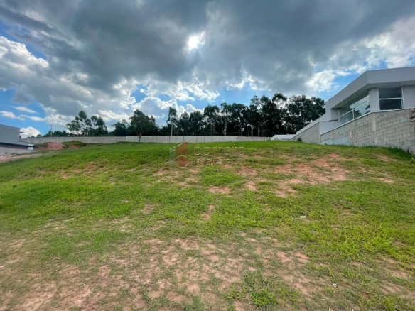TERRENO À VENDA NO CONDOMÍNIO VILLA D`ORO EM VINHEDO/SP