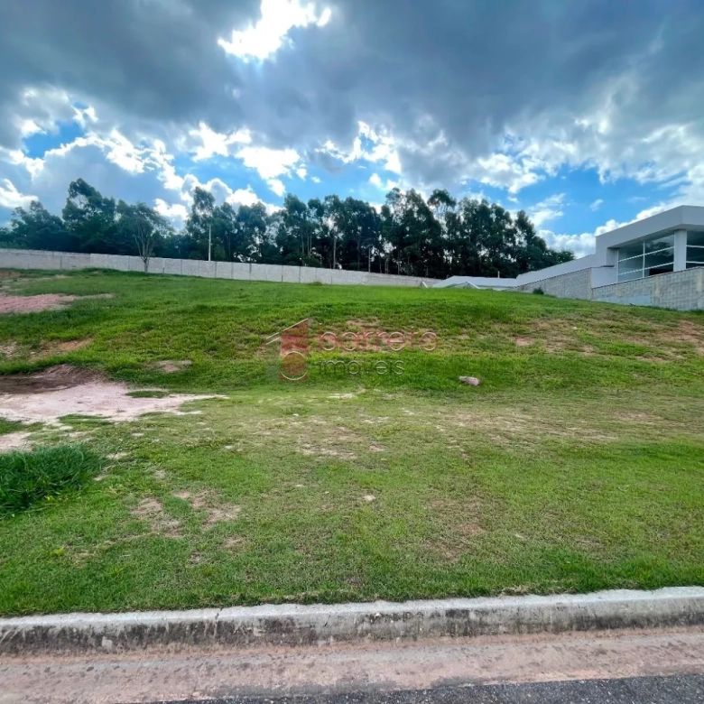 TERRENO À VENDA NO CONDOMÍNIO VILLA D`ORO EM VINHEDO/SP