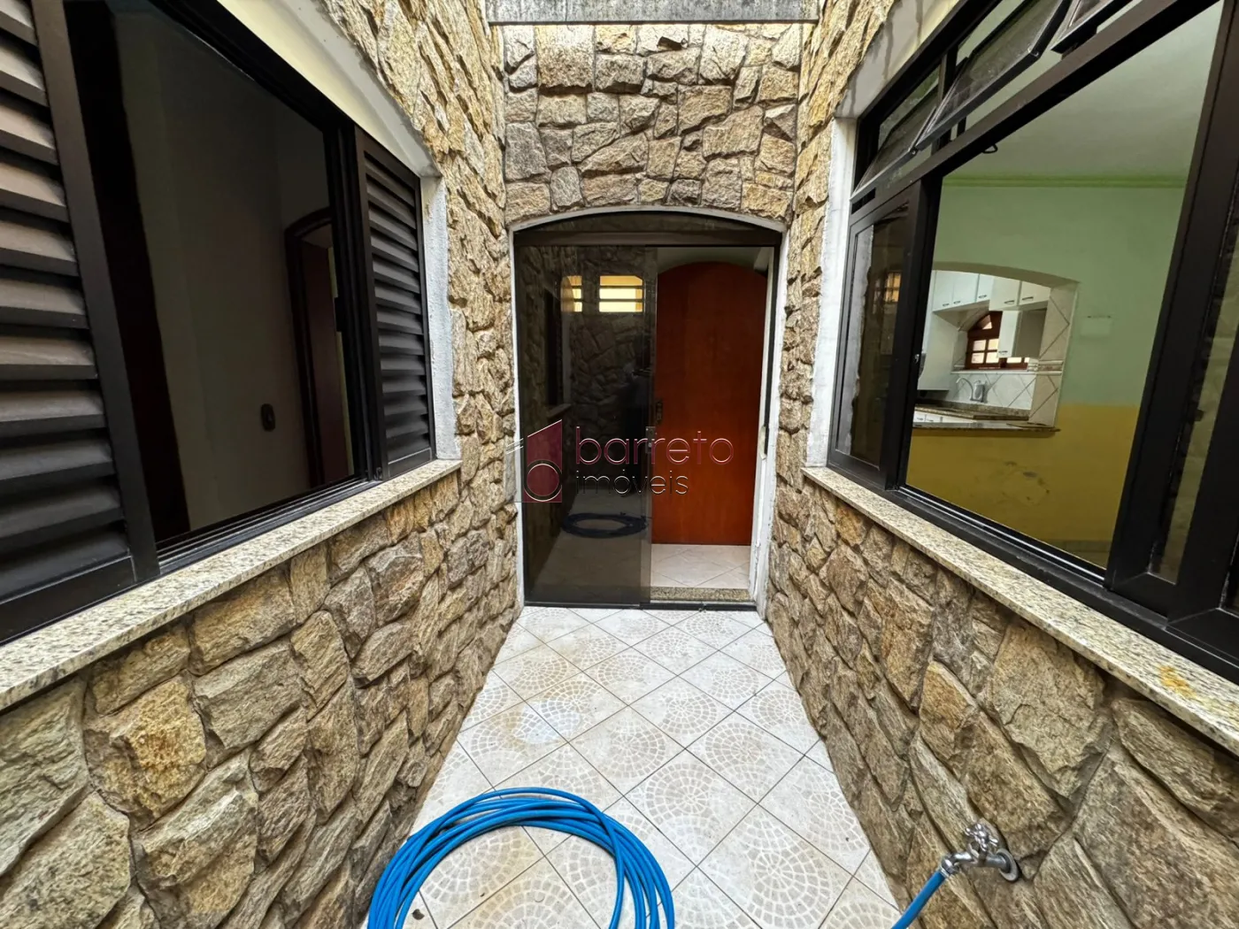 CASA COM EDÍCULA PARA LOCAÇÃO E VENDA NA VILA RAMI – JUNDIAÍ/SP
