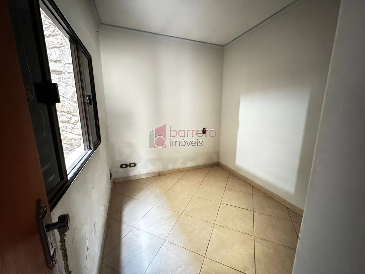 CASA COM EDÍCULA PARA LOCAÇÃO E VENDA NA VILA RAMI – JUNDIAÍ/SP